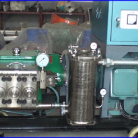 Máy làm sạch đường ống gia nhiệt, nồi nấu, nồi bốc ….bằng nước cao áp.